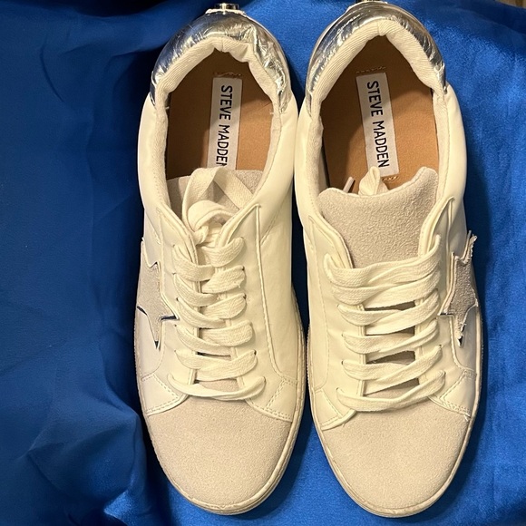 NWOB 8.5 Steve Madden Zooma Star distressed sneakers - Picture 3 of 11